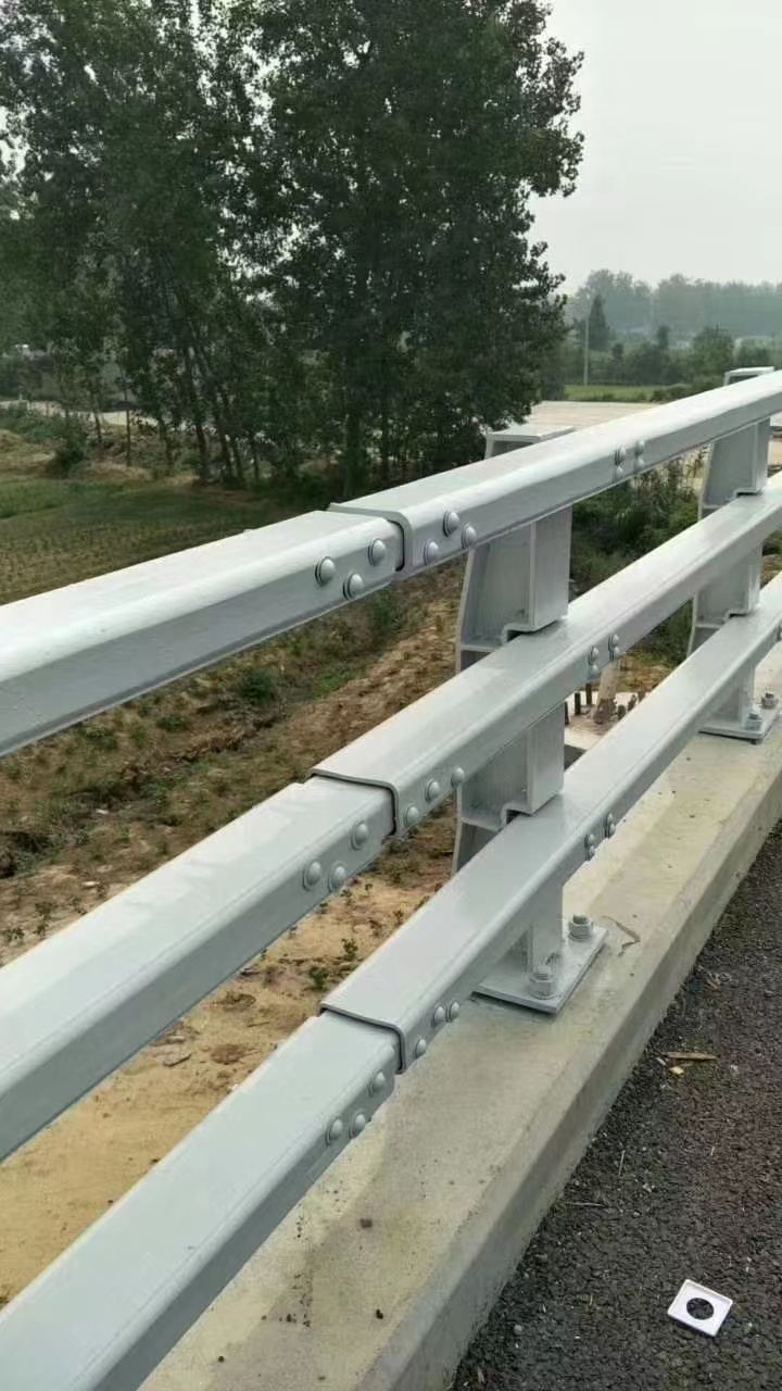 桥梁护栏10
