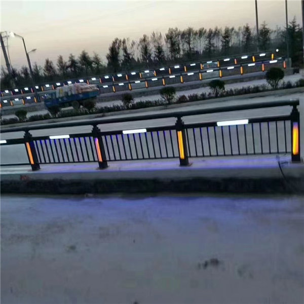 灯光护栏10