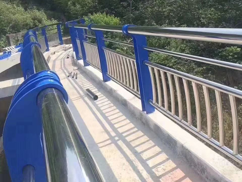 不锈钢护栏是如何保养的呢?